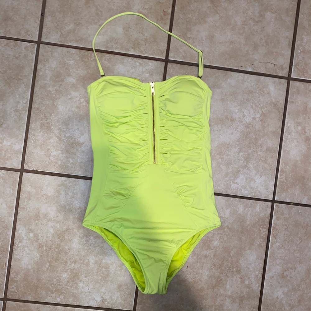 R collection by raisins NWOT